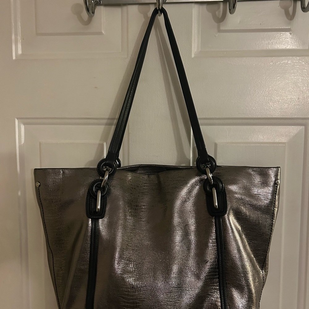 Tumi Traveler Glossy Faux Snakeskin Texture Grey Zip Tote with Leather Trim - Picture 6 of 9